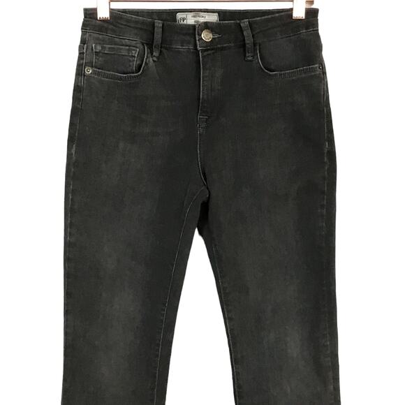 FREE PEOPLE Jeans Mid Rise Black Wash Raw Hem Straight Crop Jeans 27 Boho Goth - Picture 5 of 11